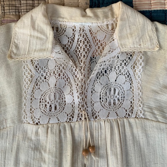 Vintage 1970’s Boho Style Linen and Lace Blouse - Picture 5 of 8